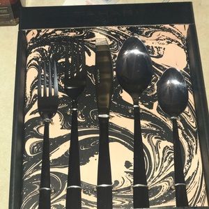 Tahari Home 20 piece Flatware Set